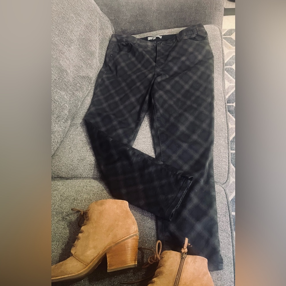 Wit & Wisdom charcoal, ankle-length pants, size 12, soft check pattern.